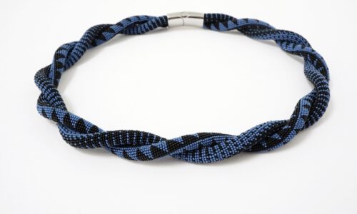 Zweifarbige Häkelkette blauschwarz.aufgehellt2_DSC0750